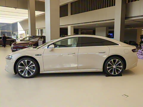 2025�� 705km Max