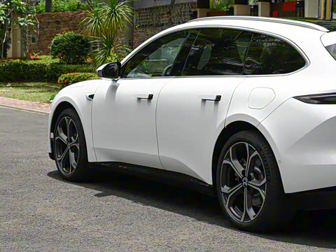 2025�� 75kWh Touring