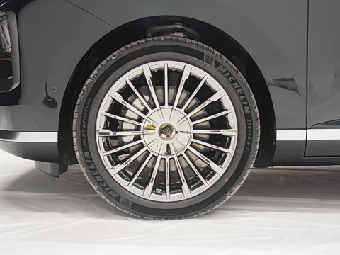 2025�� 700 Ultra�������������״��