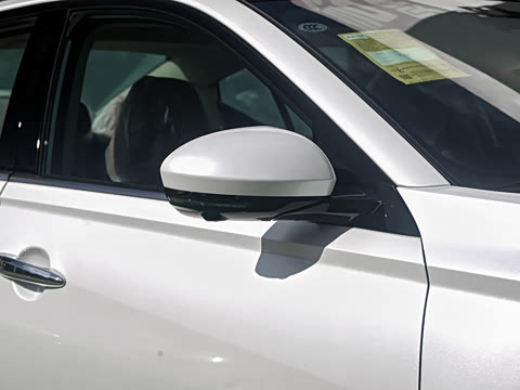 2022�� 2.0L XL-Upr ������