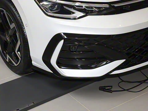 2025�� �Ŀ� 300TSI R-Line