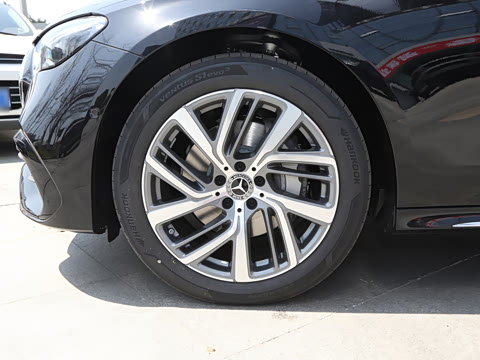 2025�� �Ŀ� E 300 L ʱ���˶���