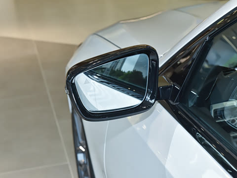 2025�� 330Li ������ M�˶���ҹ��װ