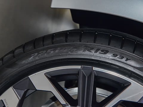 2025�� 330Li 50����������