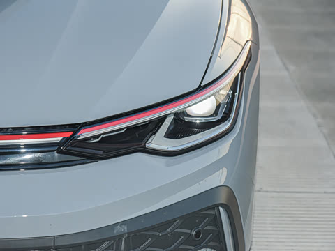 2025�� 380TSI DSG GTI