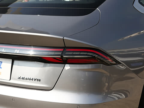 2025�� 2.0T ���л춯��