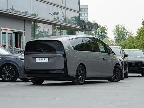 2025�� Ultra ���ܻ��°�