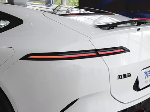 2025�� �Ŀ� Ultra���̰�