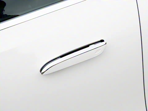 2025�� E 300 L ʱ���˶���