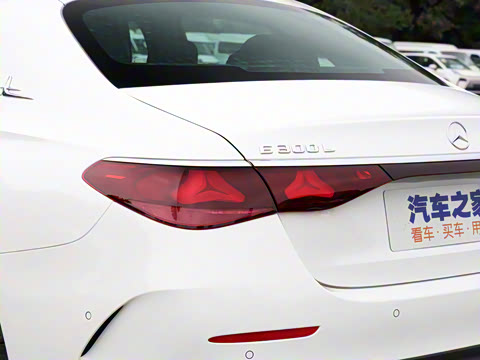 2025�� E 300 L ʱ���˶���