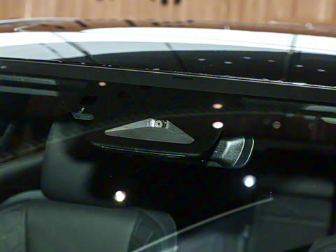 2025�� 300 ����������