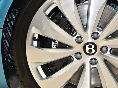 2024�� GT V8 Edition 8