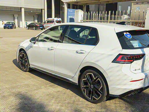 2025�� 300TSI R-Line