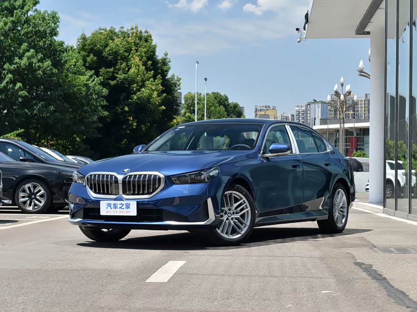 宝马5系 混动平稳换挡 行车更稳定