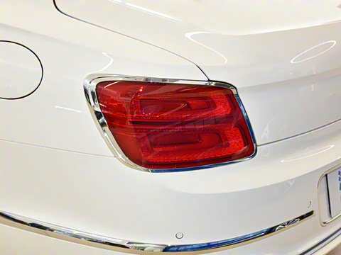 2026�� 4.0T V8 Mulliner