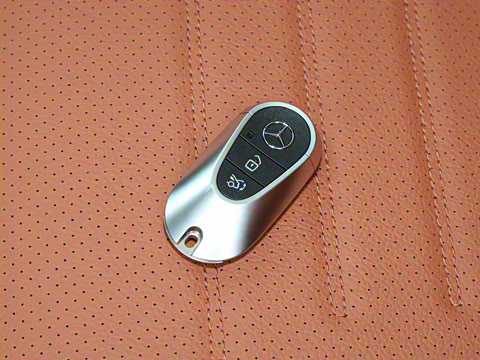 2025�� GLC 300 L 4MATIC ������ 5��