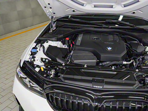 2025�� 330i M�˶���ҹ��װ
