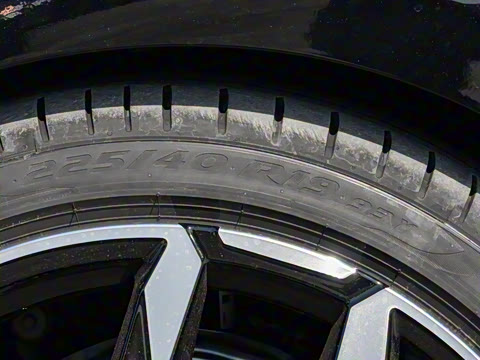 2025�� 225i M�˶���ҹ��װ