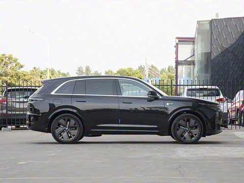 2025�� Ultra ���ܻ��°�