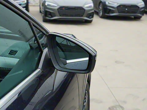 2024�� 40 e-tron ������