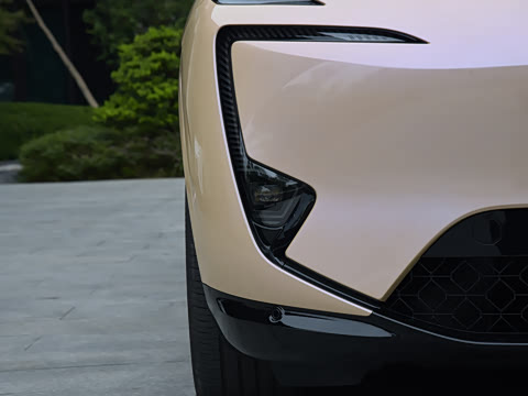 2025�� Ultra ���̰�