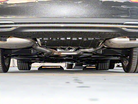 2024�� E 350 e L ���ʽ��϶����γ�