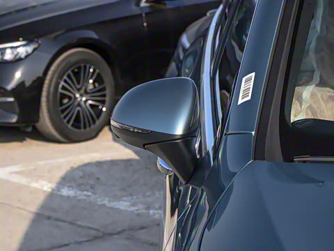 2025�� GLC 300 L 4MATIC ������ 5��