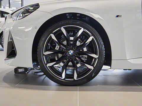 2025�� 225i M�˶���ҹ��װ