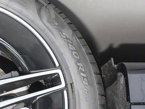 2025�� �Ŀ� E 300 L �����˶���