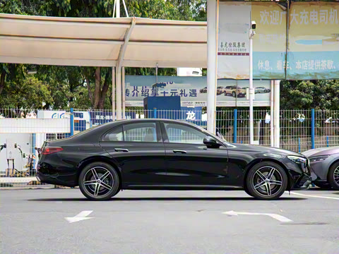 2025�� �Ŀ� E 260 �˶���