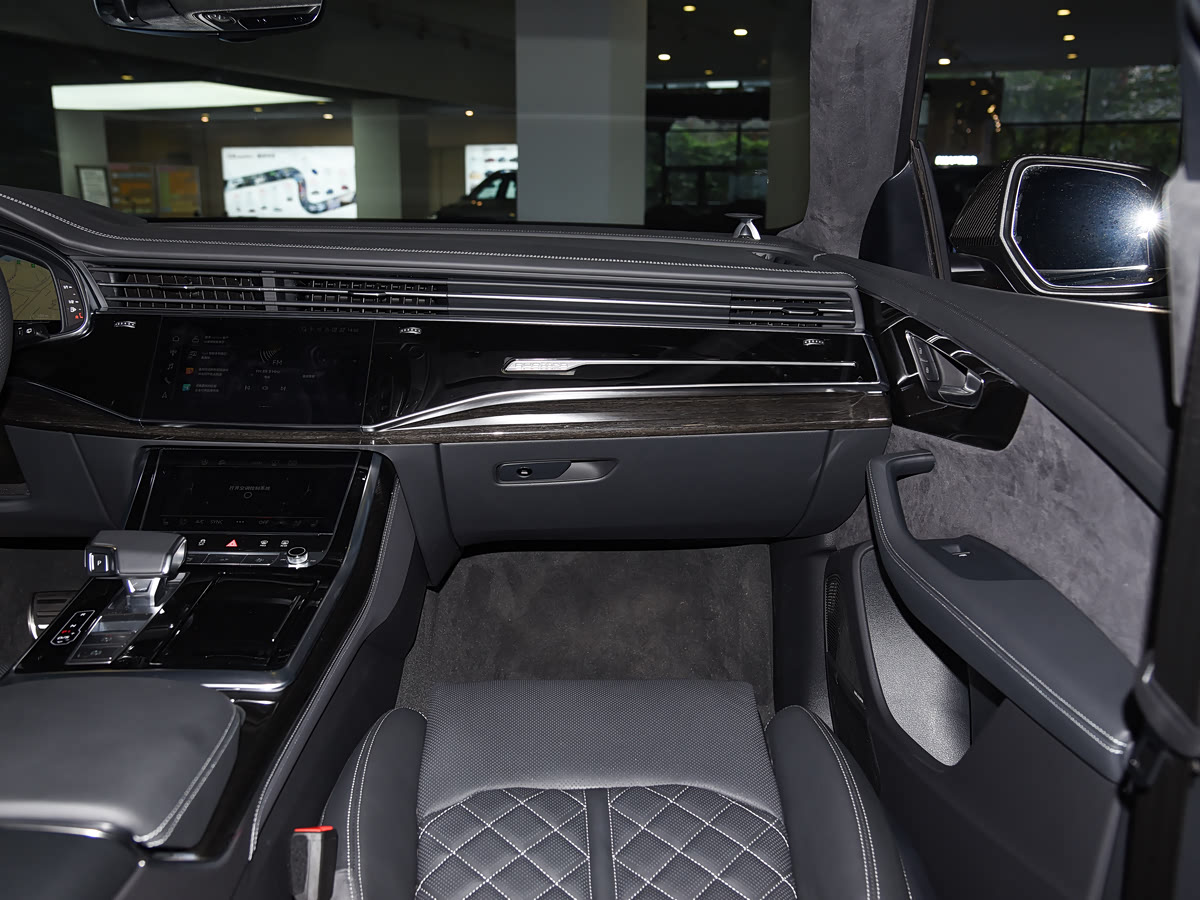 Audi Q8 — справочные фотографии комплектации, Фото 12