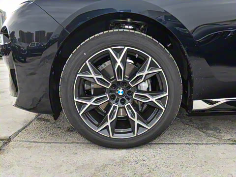 2023�� 735Li ������װ