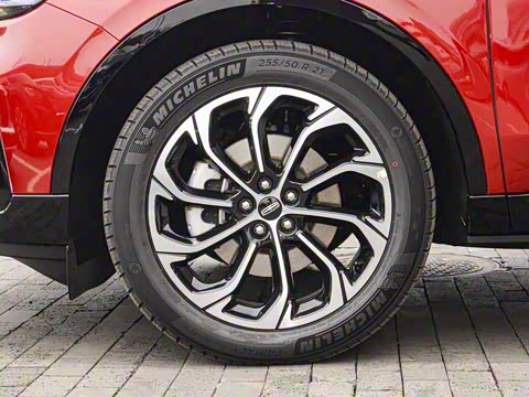 2025�� 2.0T ������������˹��