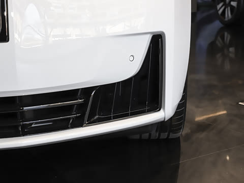 2025�� Black Badge