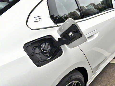 2024�� 525Li M�˶���װ