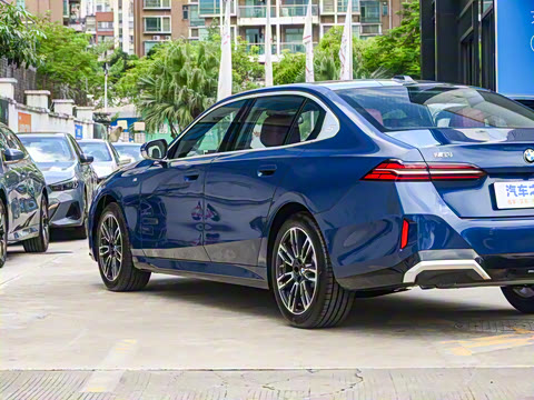 2024�� 525Li M�˶���װ