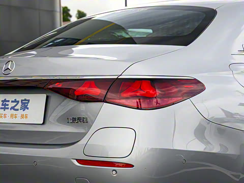 2024�� E 350 e L ���ʽ��϶����γ�