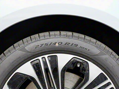 2024�� E 350 e L ���ʽ��϶����γ�