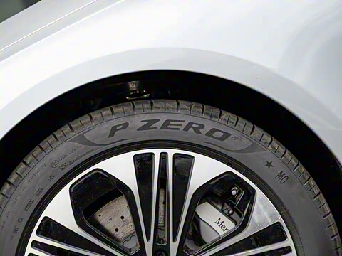 2024�� E 350 e L ���ʽ��϶����γ�