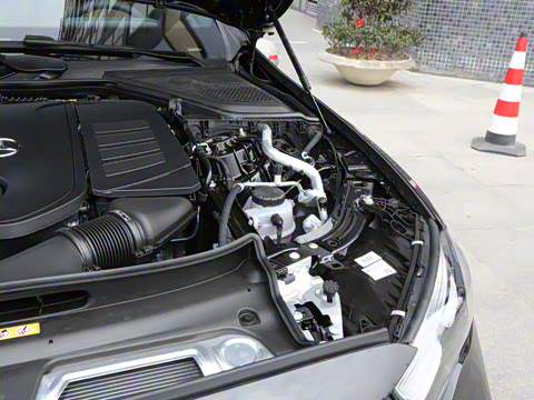 2025�� �Ŀ� E 300 L �����˶���