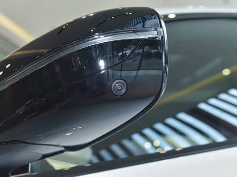 2025�� 330Li ������ M�˶���ҹ��װ