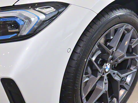 2025�� 330Li ������ M�˶���ҹ��װ