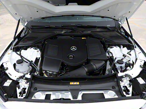 2025�� E 300 L ʱ���˶���