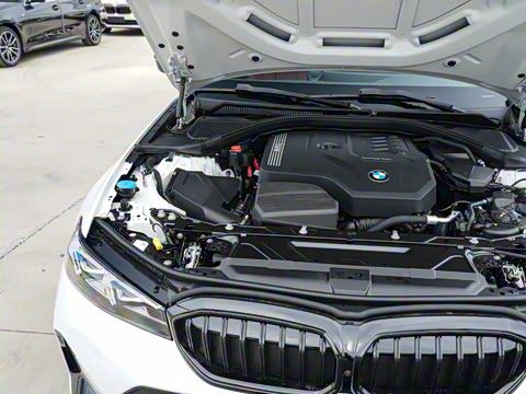 2025�� 330Li M�˶���ҹ��װ