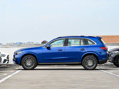 2025�� GLC 300 L 4MATIC ������ 7��