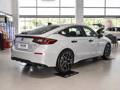 2023�� HATCHBACK 2.0L e:HEV ���ذ�