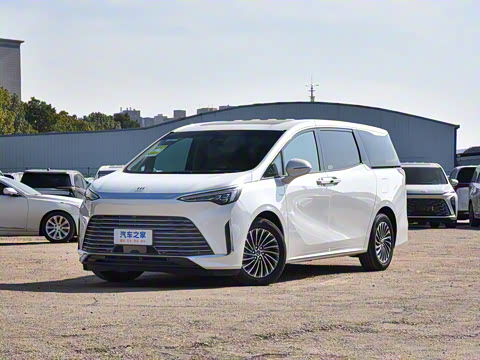 2025�� 2.0T ����������