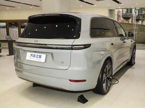 2025�� Ultra ���ܻ��°�