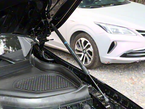 2025�� GLC 300 L 4MATIC ������ 5��