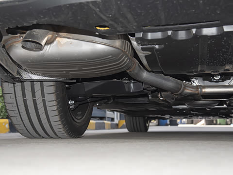 2025�� �Ŀ� E 300 L ������